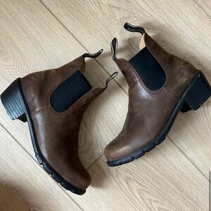 Blundstone Leather Heeled Chelsea Boot #1673, Antique Brown, Size 6.5